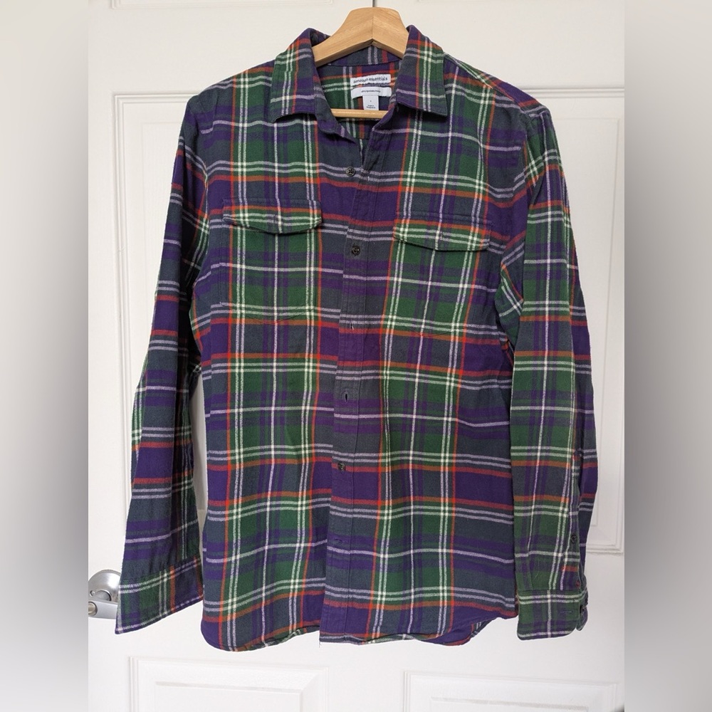 Slim Fit Plaid Flannel Shirt Size Small 100% Cotton Two Pocket Button Down